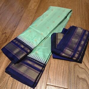 Beautiful Sea Green And Navy Pure Gadwal Silk Saree With Contrast Blouse Piece